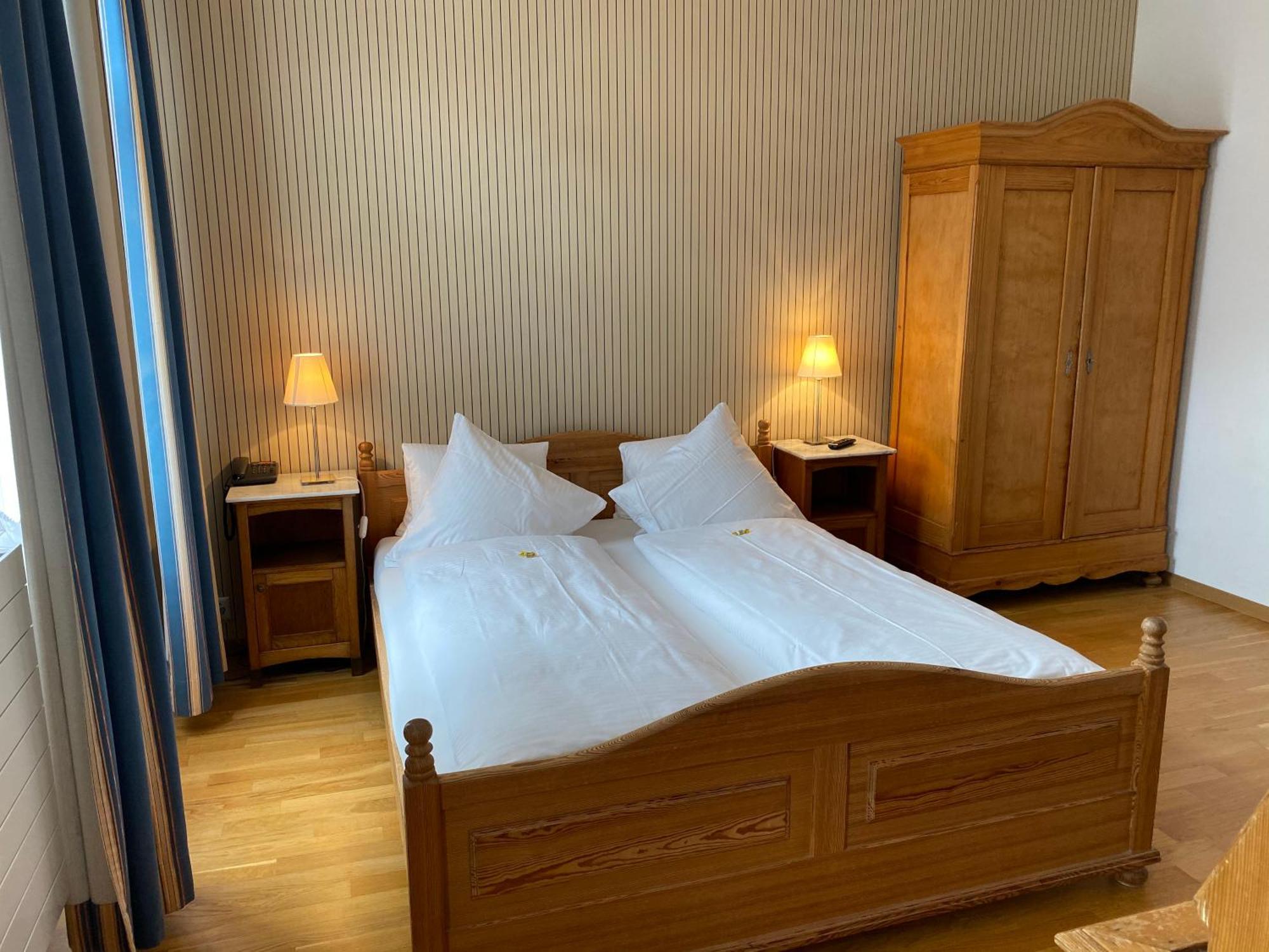 Hotel Carlton-europe Vintage Adults